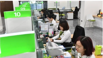 Vietcombank bất ngờ tăng lãi suất tiết kiệm