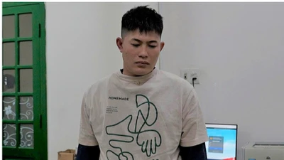 Khởi tố vụ người cha 27 tuổi ôm hai con lao xuống cầu tự tử