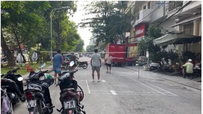 Xử lý nhóm người chơi cầu lông giữa đường ở TP HCM