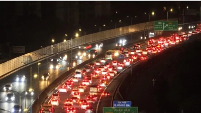 Chuẩn bị gì để lái xe trở lại thành phố sau Tết an toàn, đỡ 'dính' tắc đường