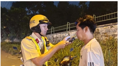 CSGT TP HCM đo nồng độ cồn từ 12 giờ hằng ngày