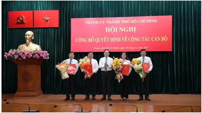 TPHCM trao quyết định 3 Ủy viên Ban Thường vụ Thành ủy về cấp phường