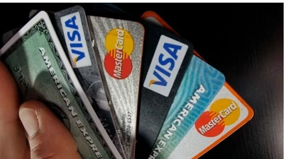 Đừng nợ thẻ tín dụng, lãi suất vừa tăng lên gần 40%/năm