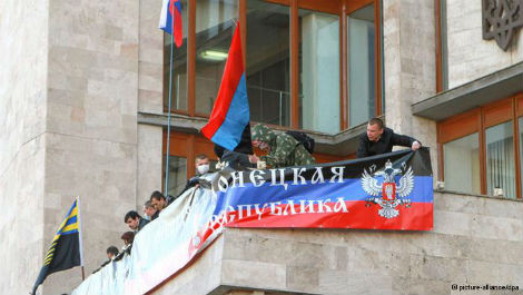 Người biểu tình ở miền Đông Ukraine chiếm đóng tòa thị chính ở Donetsk