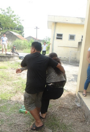 Mẹ nạn nhân Đức đau đớn khi đột ngột mất con.