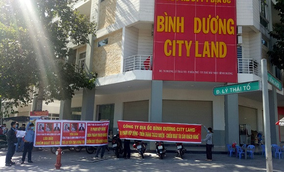 Hàng ngàn đơn thư tố giác doanh nghiệp bất động sản Hang ngan don thu to giac doanh nghiep bat dong san