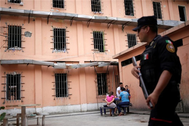 Bàn thờ tử thần trong nhà tù nguy hiểm bậc nhất Mexico - Hình 12 Ban tho tu than trong nha tu nguy hiem bac nhat Mexico-Hinh-12