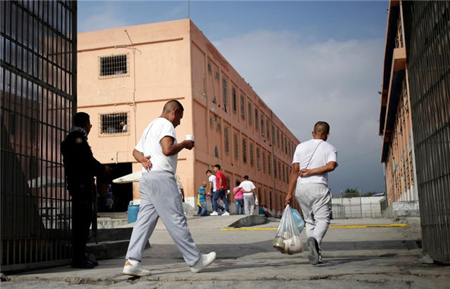 Bàn thờ tử thần trong nhà tù nguy hiểm bậc nhất Mexico - Hình 5 Ban tho tu than trong nha tu nguy hiem bac nhat Mexico-Hinh-5