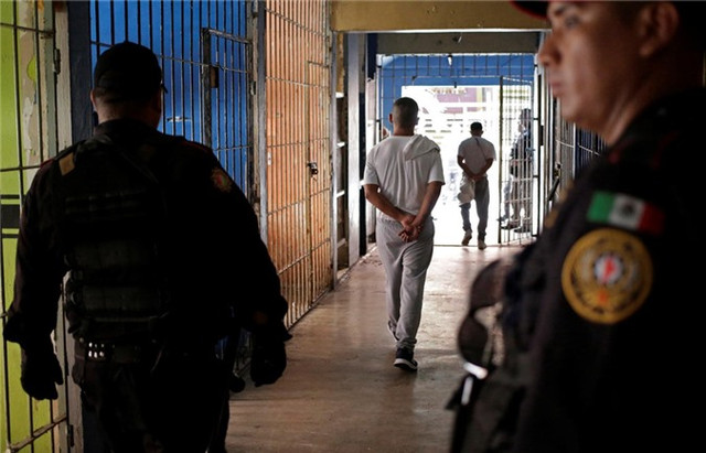 Bàn thờ tử thần trong nhà tù nguy hiểm bậc nhất Mexico - Hình 3 Ban tho tu than trong nha tu nguy hiem bac nhat Mexico-Hinh-3