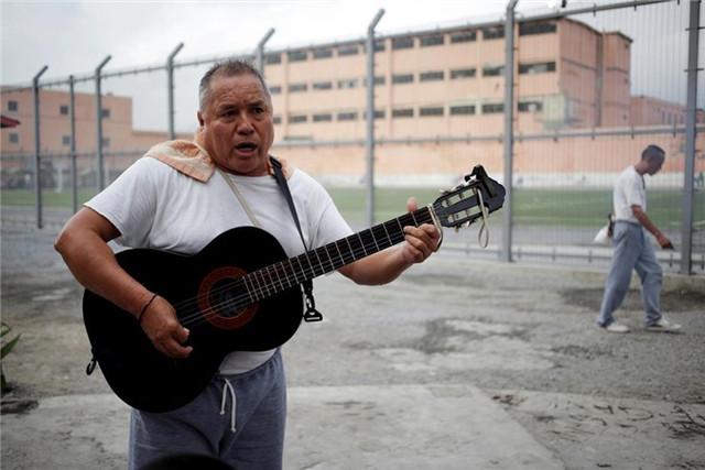 Bàn thờ tử thần trong nhà tù nguy hiểm bậc nhất Mexico - Hình 8 Ban tho tu than trong nha tu nguy hiem bac nhat Mexico-Hinh-8