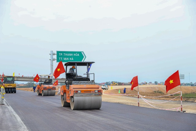 Thủ tướng kiểm tra các dự án cao tốc Bắc - Nam - Hình 2 Thu tuong kiem tra cac du an cao toc Bac - Nam-Hinh-2