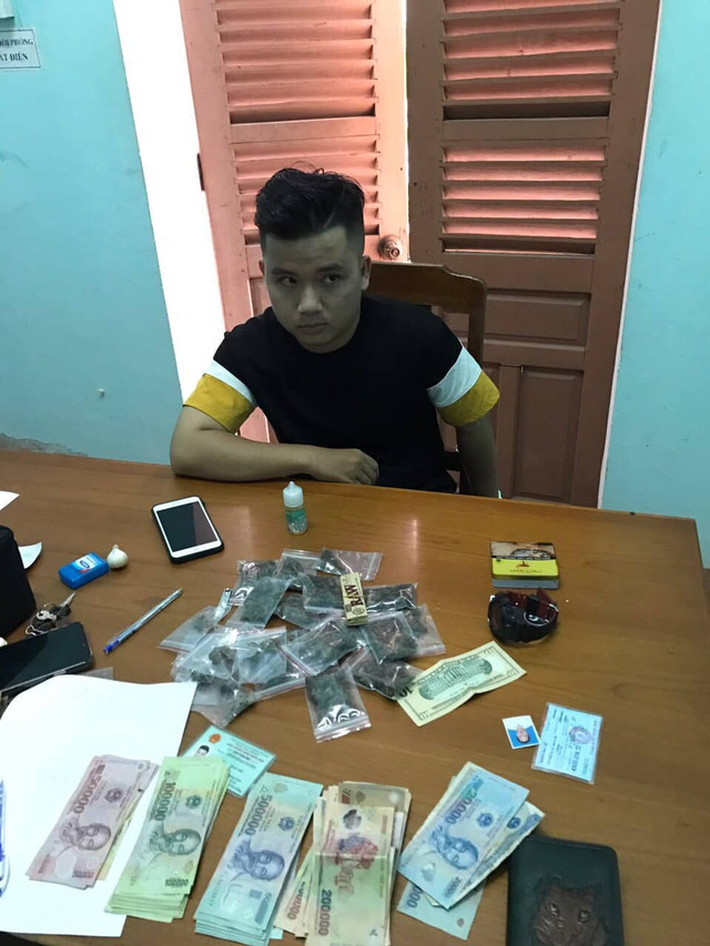 Bộ đôi sinh viên ở Đà Nẵng mua ma túy về bán kiếm lời Bo doi sinh vien o Da Nang mua ma tuy ve ban kiem loi