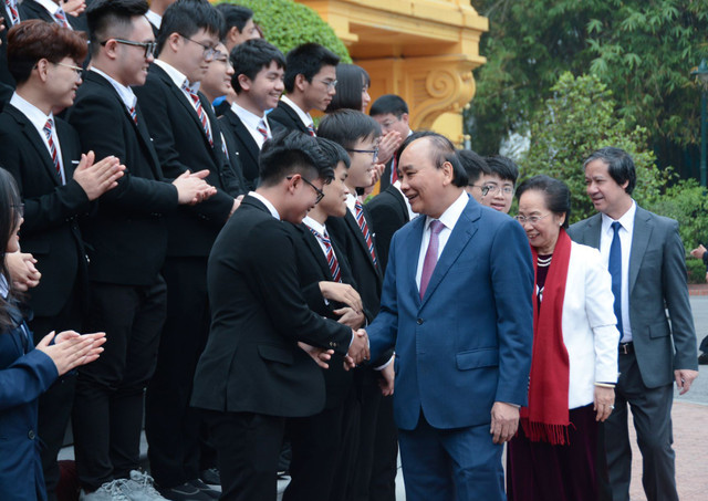 Chủ tịch nước biểu dương học sinh đoạt giải Olympic và Khoa học kỹ thuật quốc tế năm 2022 Chu tich nuoc bieu duong hoc sinh doat giai Olympic va Khoa hoc ky thuat quoc te nam 2022