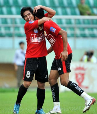 Việt Thắng từng bị cho là không xứng đáng với số tiền chuyển nhượng 8 tỷ đồng. Việt Thắng từng bị cho là không xứng đáng với số tiền chuyển nhượng 8 tỷ đồng.