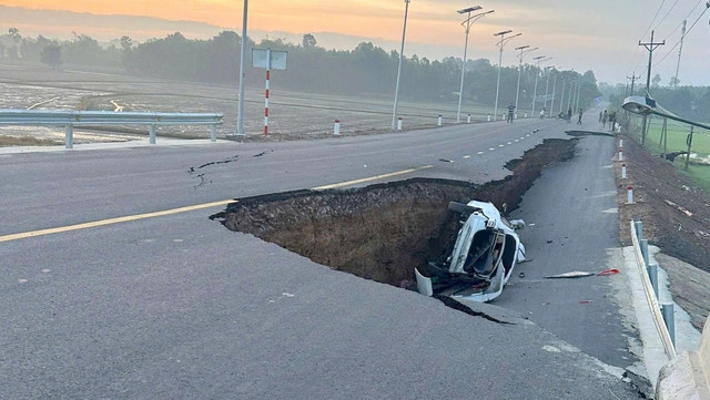 Tây Ninh: Đường dẫn Cầu Hòa Bình sụt lún sau 2 tuần đưa vào sử dụng - Hình 3 Tay Ninh: Duong dan Cau Hoa Binh sut lun sau 2 tuan dua vao su dung-Hinh-3