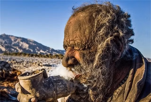 Day la chan dung nguoi dan ong song ban nhat the gioi-Hinh-6