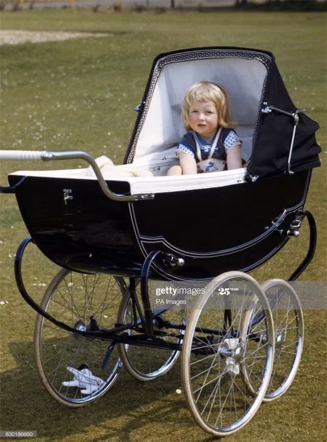 Thoi tho au cua Cong nuong Diana qua nhung buc anh hiem co