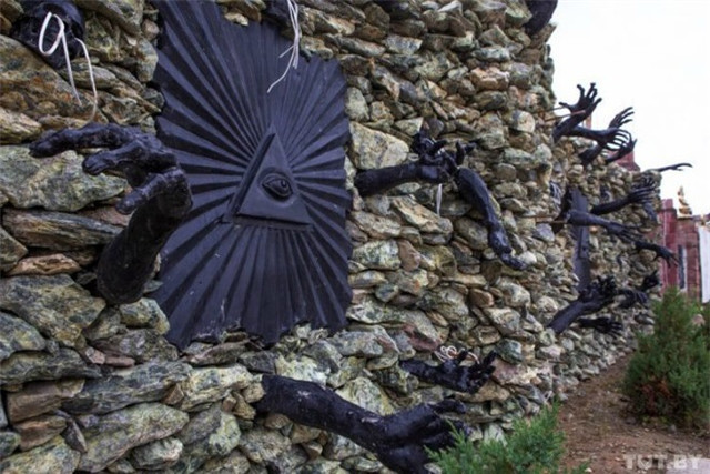 Ngôi nhà đầy hộp sọ khiến ai cũng phải rùng mình khi xem - Hình 2 Ngoi nha day hop so khien ai cung phai rung minh khi xem-Hinh-2