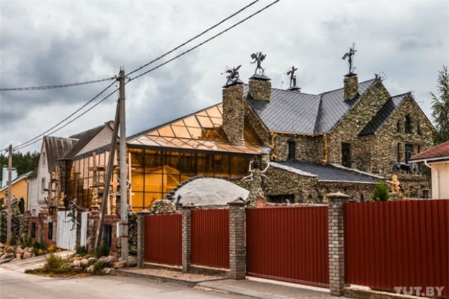 Ngôi nhà đầy hộp sọ khiến ai cũng phải rùng mình khi xem Ngoi nha day hop so khien ai cung phai rung minh khi xem