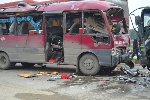Vụ tai nạn đã làm 3 người thiệt mạng, 17 người bị thương. Vụ tai nạn đã làm 3 người thiệt mạng, 17 người bị thương.