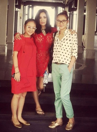 Thanh Lam và hai con gái. Thanh Lam và hai con gái.
