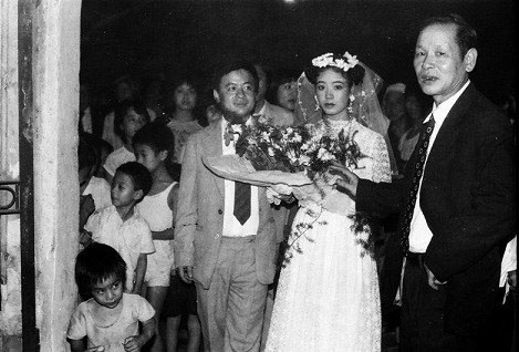 Chiều Xuân kết hôn với nhạc sĩ Đỗ Hồng Quân lúc mới tròn 20 tuổi. Chiều Xuân kết hôn với nhạc sĩ Đỗ Hồng Quân lúc mới tròn 20 tuổi.