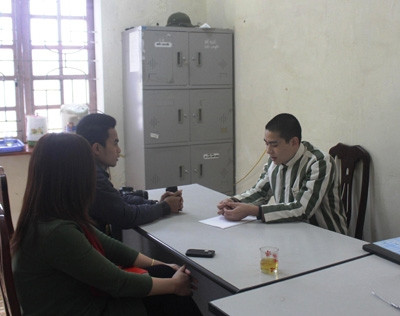 Lê Văn Luyện đã cởi mở hơn, không còn tỏ ra "cứng đầu" như những lần gặp báo chí trước đây. Lê Văn Luyện đã cởi mở hơn, không còn tỏ ra "cứng đầu" như những lần gặp báo chí trước đây.