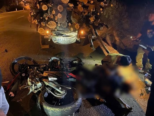 Chiếc xe tại hiện trường bị hư hỏng (Ảnh: Thái Nguyên) Chiếc xe tại hiện trường bị hư hỏng (Ảnh: Thái Nguyên)