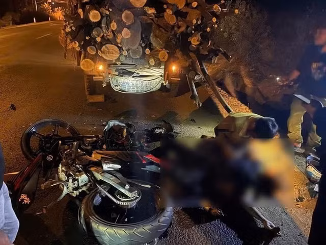 Chiếc xe tại hiện trường bị hư hỏng (Ảnh: Thái Nguyên)