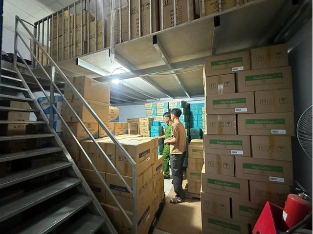 Bất ngờ phát hiện kho thuốc lậu giữa khu phố ở Biên Hòa Bat ngo phat hien kho thuoc lau giua khu pho o Bien Hoa