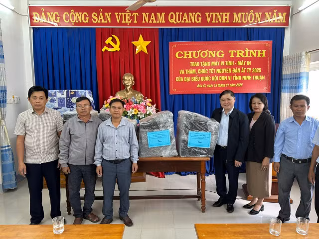 Chu tich Phan Xuan Dung chuc Tet Nguyen dan 2025 tai tinh Ninh Thuan-Hinh-5
