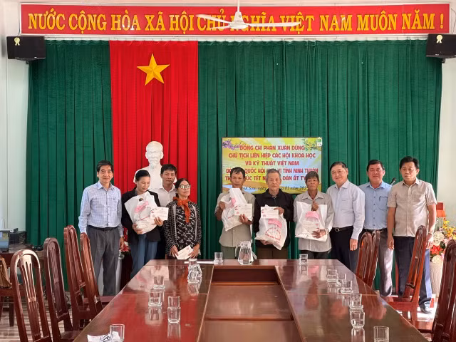 Chu tich Phan Xuan Dung chuc Tet Nguyen dan 2025 tai tinh Ninh Thuan-Hinh-2