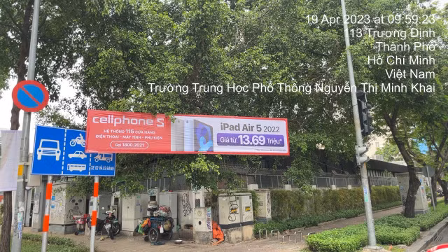 CellphoneS 'dai nao' duong pho bang cac bang ron quang cao sai pham
