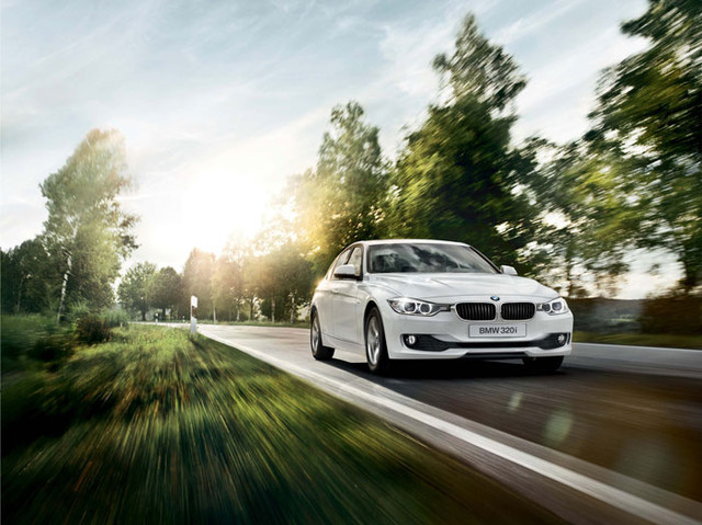 BMW hỗ trợ 50% thuế trước bạ, tặng bảo hiểm vật chất dịp lễ 30/4 - Hình 2 BMW ho tro 50% thue truoc ba, tang bao hiem vat chat dip le 30/4-Hinh-2