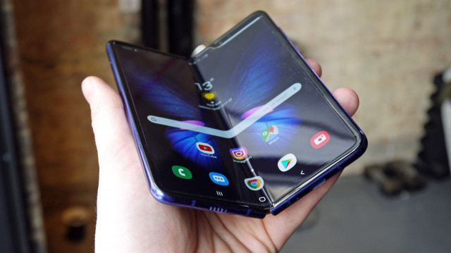 Galaxy Fold sẽ được bán ra vào tháng 9/2019, giá từ 1980 USD - Hình 3 Galaxy Fold se duoc ban ra vao thang 9/2019, gia tu 1980 USD-Hinh-3