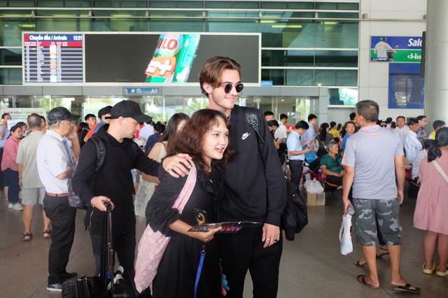 'Thần đồng âm nhạc' Greyson Chance bất ngờ xuất hiện tại Việt Nam 'Than dong am nhac' Greyson Chance bat ngo xuat hien tai Viet Nam