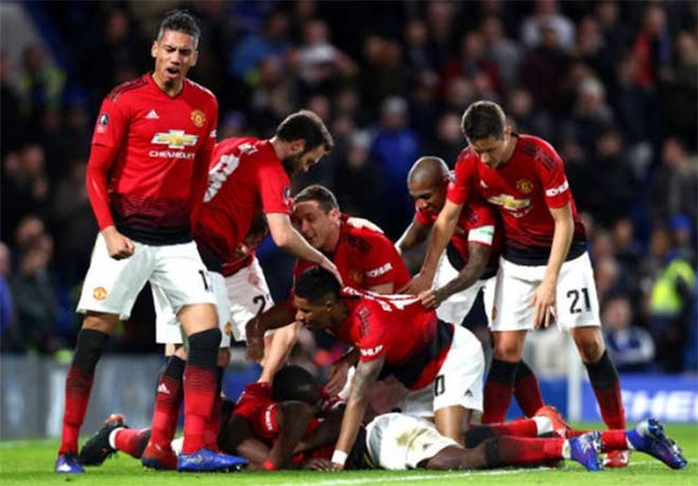 MU bùng nổ, Chelsea rơi xuống vực thẳm MU bung no, Chelsea roi xuong vuc tham