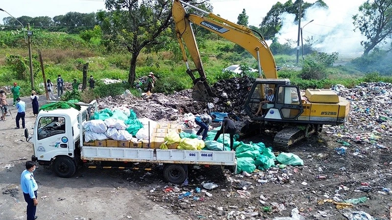 Cà Mau: Tiêu hủy mỹ phẩm không đủ điều kiện lưu thông trên thị trường