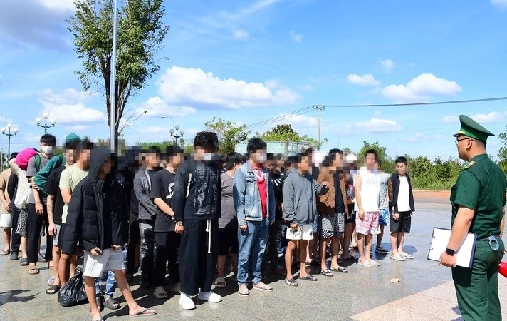 Biên phòng Đồng Nai tiếp nhận 63 công dân Việt Nam trở về từ Campuchia