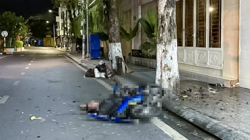 Cà Mau: Xe máy va chạm gốc cây trên đường Hai Bà Trưng, một người tử vong
