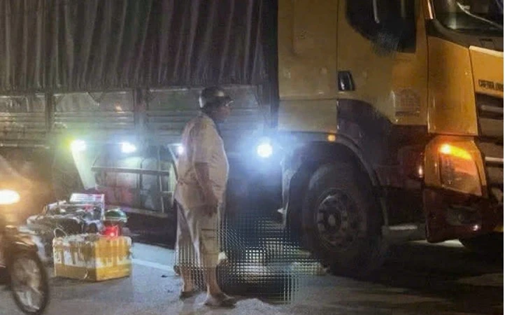 TPHCM: Xe máy ngã gần cầu Kênh Tẻ, hai thiếu niên tử vong tại chỗ