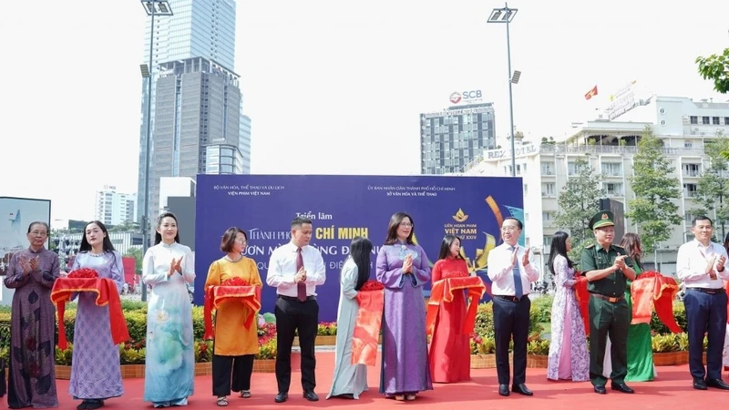 Khai mạc triển lãm ảnh TP Hồ Chí Minh mở màn Liên hoan Phim Việt Nam XXIV