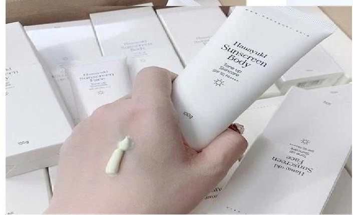 Thu hồi một số lô kem chống nắng giả của công ty chồng ca sĩ Đoàn Di Băng