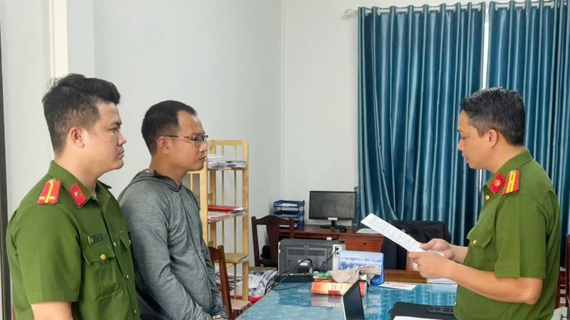 Bắt tạm giam giám đốc liên quan đường dây phân lô trái phép