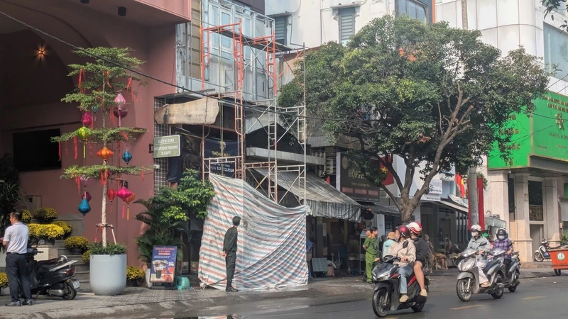 Cháy tại tầng 3 nhà hàng trên đường Hồ Hảo Hớn, TP HCM