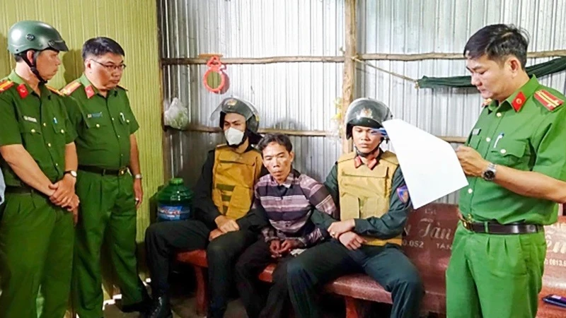 Bắt tạm giam bị can sử dụng Facebook đăng tải thông tin sai sự thật