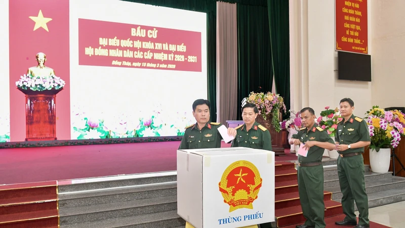 Từ thành phố đến vùng biên, Đồng Tháp tưng bừng trong ngày hội bầu cử