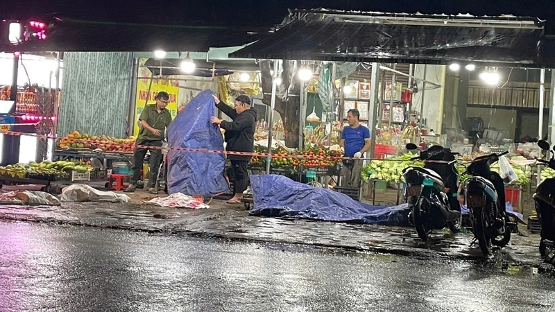 Điều tra vụ án mạng sau mâu thuẫn trước sạp trái cây ở TPHCM