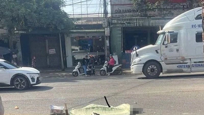 Xe tải va chạm xe mô tô ở Ea Kar, người phụ nữ tử vong tại chỗ
