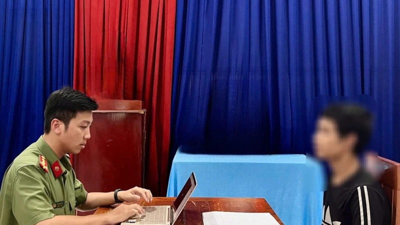 Công an TP HCM xử lý hai người đăng video sai sự thật về MC Quyền Linh